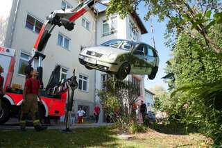 Pensionistin mit Auto in Teich gelandet auto-in-teich_08.jpg