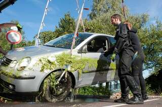 Pensionistin mit Auto in Teich gelandet auto-in-teich_13.jpg