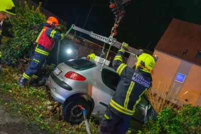PKW durchbrach Gartenzaun - Polizei und Feuerwehr im Einsatz DSC06717-Verbessert-RR.jpg