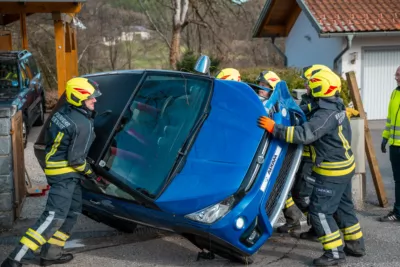 Auto selbstständig gemacht und zur Seite gekippt Fahrzeugbergung-Riedegg-1510.jpg