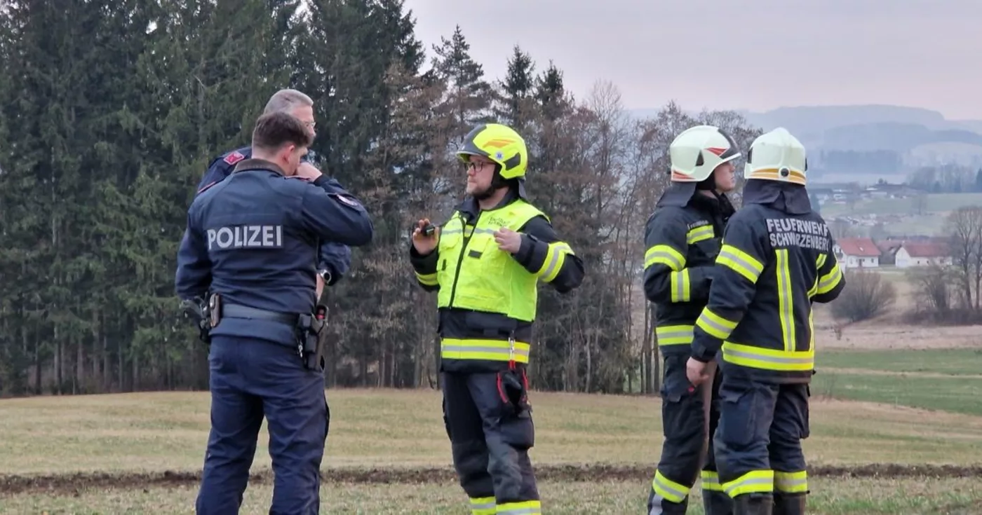 Titelbild: Dieselspur bei Klaffer am Hochficht forderte Feuerwehren und Baggerunternehmen