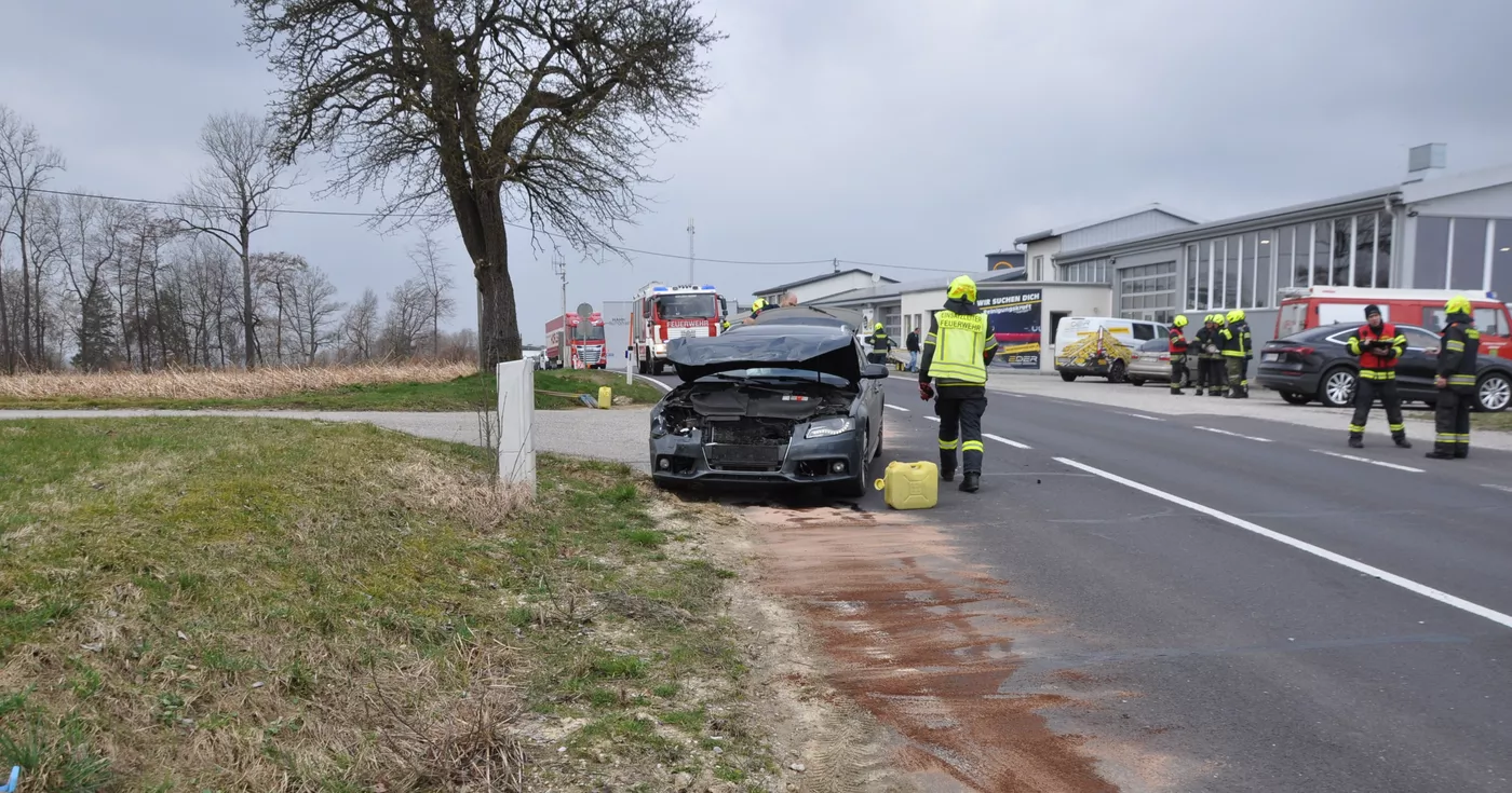 Auffahrunfall unweit des Feuerwehrhauses Irndorf