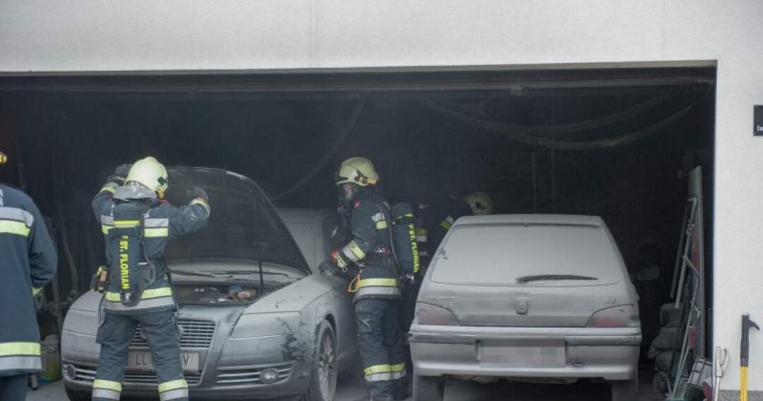 Titelbild: Chemische Reaktion löste Garagenbrand aus