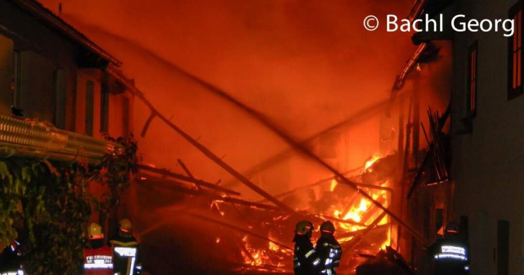 Titelbild: Brand eines landwirtschaftlichen Anwesens in Mühlviertel