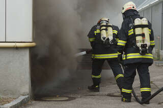 Sauna brennt lichterloh - Rauchwolken über Freistadt brand-sauna_04.jpg