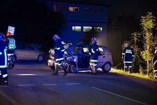 Frontalzusammenstoß im Ortsgebiet unfall-furth_03.jpg