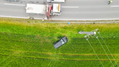 PKW kollidiert in Pettenbach mit Strommast DJI-0849.jpg