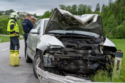 Auto prallt gegen Mülltonnenhäuschen A7404172-2400.jpg