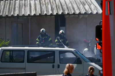 3 Feuerwehren kämpften gegen 3 Meter hohe Flammen in Leonding DSC-2495.jpg