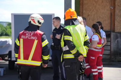 3 Feuerwehren kämpften gegen 3 Meter hohe Flammen in Leonding DSC02716.jpg