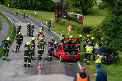 Verkehrsunfall auf der Landshaager Bezirksstraße A7404292-2400.jpg