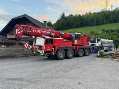 LKW-Bergung im Bezirk Perg - Doppelter Kraneinsatz 09.jpg