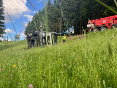 LKW-Bergung im Bezirk Perg - Doppelter Kraneinsatz 14.jpg