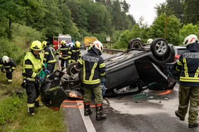 PKW-Unfall zwischen Rottenegg und Lacken: Auto landet auf dem Dach A7404317-2400.jpg