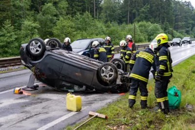 PKW-Unfall zwischen Rottenegg und Lacken: Auto landet auf dem Dach A7404318-2400.jpg