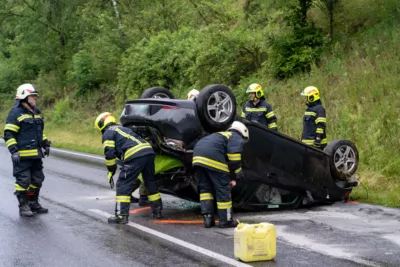 PKW-Unfall zwischen Rottenegg und Lacken: Auto landet auf dem Dach A7404319-2400.jpg