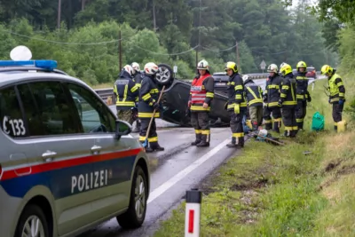 PKW-Unfall zwischen Rottenegg und Lacken: Auto landet auf dem Dach A7404320-2400.jpg