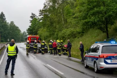 PKW-Unfall zwischen Rottenegg und Lacken: Auto landet auf dem Dach A7404328-2400.jpg