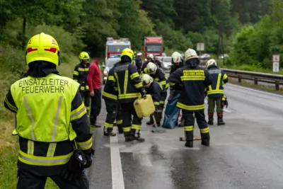 PKW-Unfall zwischen Rottenegg und Lacken: Auto landet auf dem Dach A7404336-2400.jpg