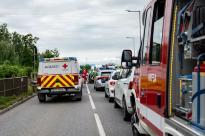 Verkehrsunfall im Bereich der Donaubrücke - Sechs Personen verletzt SB-20240525084941-033.jpg