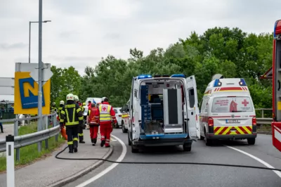 Verkehrsunfall im Bereich der Donaubrücke - Sechs Personen verletzt SB-20240525085358-035.jpg