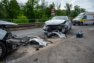 Verkehrsunfall im Bereich der Donaubrücke - Sechs Personen verletzt SB-202405250931126-046.jpg