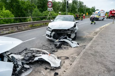 Verkehrsunfall im Bereich der Donaubrücke - Sechs Personen verletzt SB-202405250935136-049.jpg