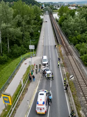 Verkehrsunfall im Bereich der Donaubrücke - Sechs Personen verletzt SB-20240526100723-053.jpg