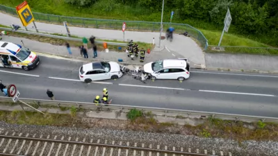 Verkehrsunfall im Bereich der Donaubrücke - Sechs Personen verletzt SB-202405261009-054.jpg