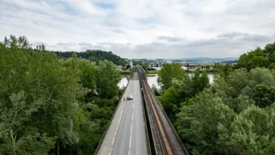 Verkehrsunfall im Bereich der Donaubrücke - Sechs Personen verletzt SB-20240526101030-055.jpg