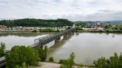 Verkehrsunfall im Bereich der Donaubrücke - Sechs Personen verletzt SB-20240526101132-056.jpg