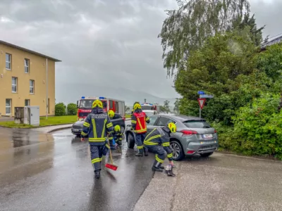 Kreuzungskollision in Schlierbach fordert zwei verletzte IMG-5010.jpg