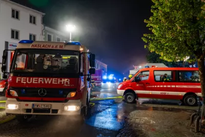 Gebäude am Stadtplatz von Rohrbach in Flammen SCHA-2024052901422400-011.jpg