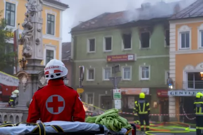 Gebäude am Stadtplatz von Rohrbach in Flammen SCHA-2024052904102400-049.jpg