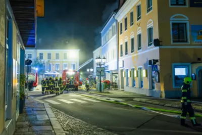 Gebäude am Stadtplatz von Rohrbach in Flammen SCHAR-2024052902190003-001.jpg