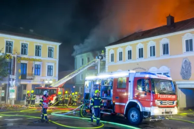 Gebäude am Stadtplatz von Rohrbach in Flammen SCHAR-2024052902200012-003.jpg