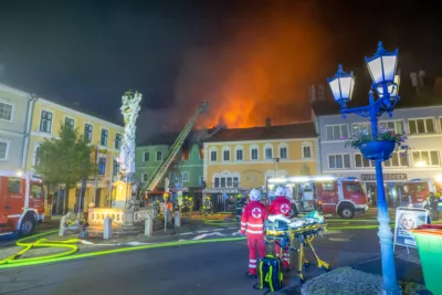 Gebäude am Stadtplatz von Rohrbach in Flammen SCHAR-2024052902220014-004.jpg