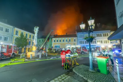 Gebäude am Stadtplatz von Rohrbach in Flammen SCHAR-2024052902220027-005.jpg