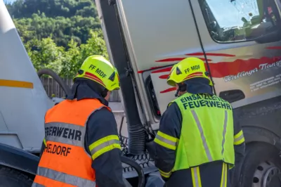 Schwerer Auffahrunfall auf A9 endet mit enormem Sachschaden und massiven Verkehrsbehinderungen DSC-1605.jpg