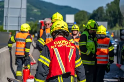 Schwerer Auffahrunfall auf A9 endet mit enormem Sachschaden und massiven Verkehrsbehinderungen DSC-1607.jpg