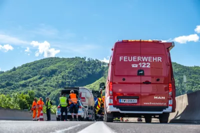 Schwerer Auffahrunfall auf A9 endet mit enormem Sachschaden und massiven Verkehrsbehinderungen DSC-1616.jpg