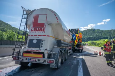 Schwerer Auffahrunfall auf A9 endet mit enormem Sachschaden und massiven Verkehrsbehinderungen DSC-1619.jpg