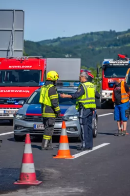 Schwerer Auffahrunfall auf A9 endet mit enormem Sachschaden und massiven Verkehrsbehinderungen DSC-1644.jpg