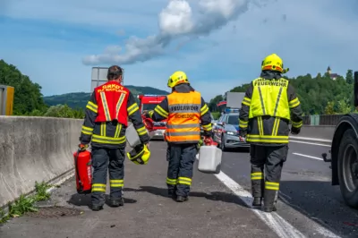 Schwerer Auffahrunfall auf A9 endet mit enormem Sachschaden und massiven Verkehrsbehinderungen DSC-1698.jpg