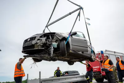 Fahrzeug kommt von der B123 ab und landet im Straßengraben BRANDSTAETTER-20240529-53.jpg