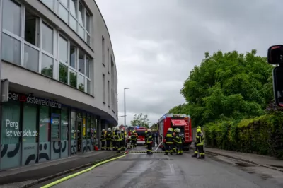 Langwieriger Kellerbrand in Mehrparteienhaus in Perg BRANDSTAETTER-20240531-127.jpg