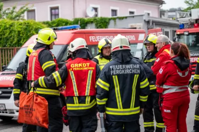 Langwieriger Kellerbrand in Mehrparteienhaus in Perg BRANDSTAETTER-20240531-184.jpg