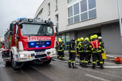 Langwieriger Kellerbrand in Mehrparteienhaus in Perg BRANDSTAETTER-20240531-88.jpg