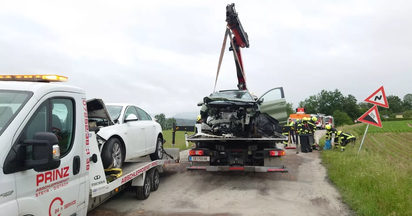 Titelbild: Verkehrsunfall auf Landstraße zwischen Sierning und Wolfern