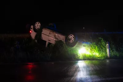 Nächtlicher Verkehrsunfall in Strienzing fordert eine verletzte Person DSC-1887.jpg